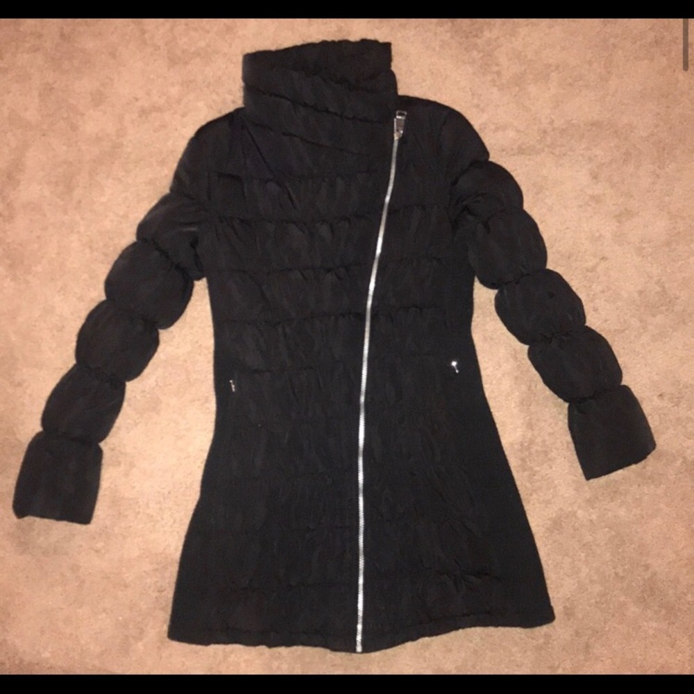 Warm and flattering Puffer Coat!